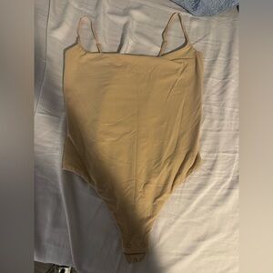 SKIMS BODYSUIT SIZE MEDIUM